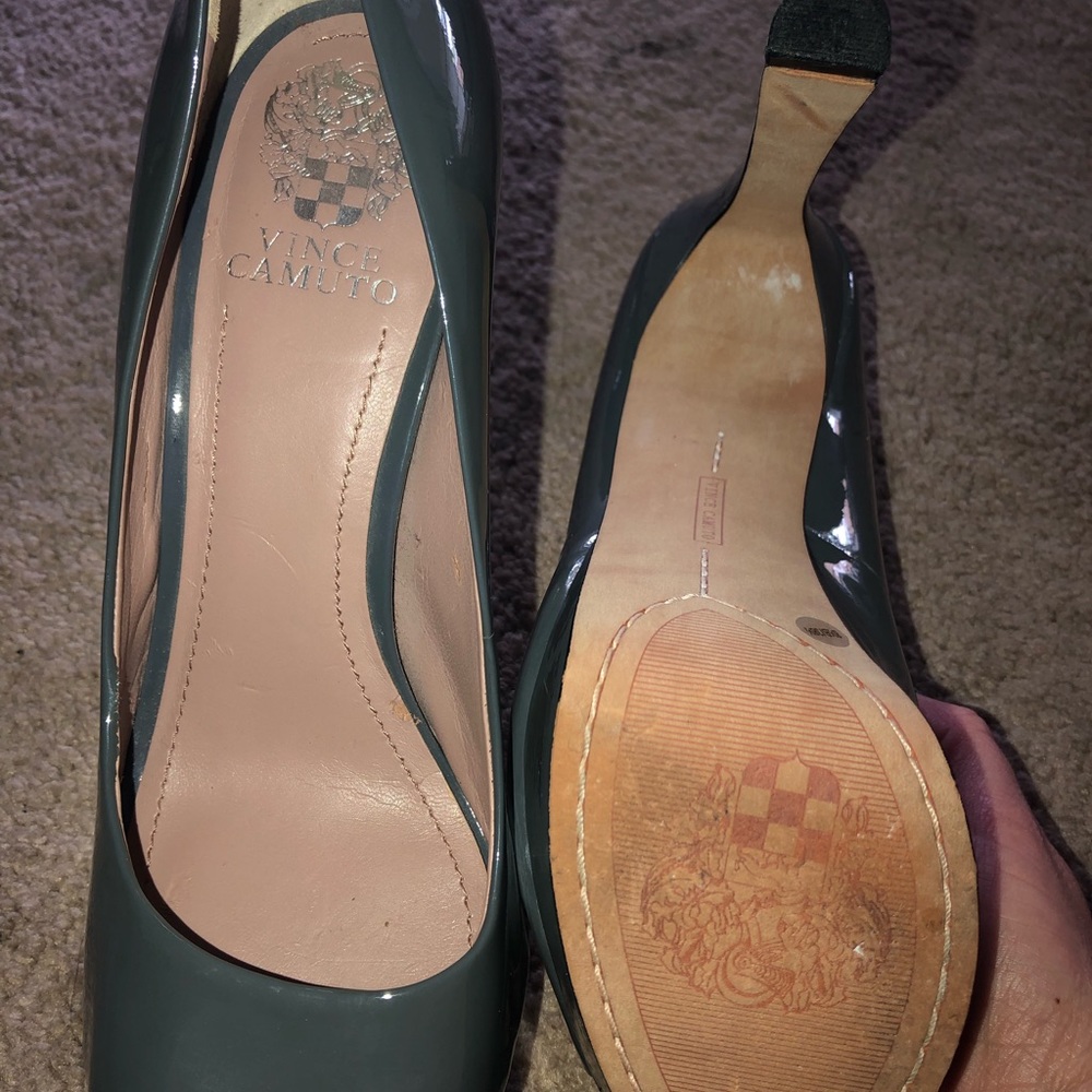 Heels - Picture 2 of 3